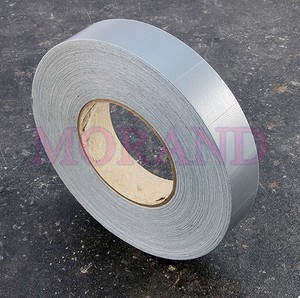 Kwadraty samoprzylepne z tkaniny do zaklejania i oznaczania towaru srebrne 30x30x0,3 mm