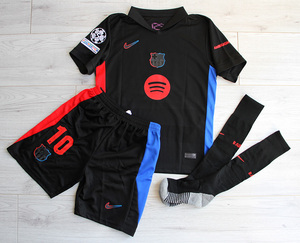 Dziecięcy zestaw piłkarski FC BARCELONA NIKE Away 24/25 (koszulka+spodenki+getry) #9 Lewandowski