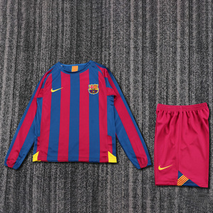 Dziecięcy zestaw piłkarski FC Barcelona home long sleeve RETRO 05/06 Nike (koszulka+spodenki) #10 Ronaldinho
