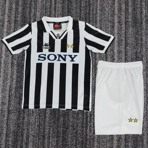 Dziecięcy zestaw piłkarski Juventus FC home RETRO 95/96 Kappa (koszulka+spodenki) #10 Del Piero