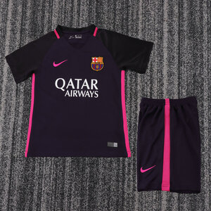 Dziecięcy zestaw piłkarski FC Barcelona away RETRO 16/17 Nike (koszulka+spodenki) #10 Messi
