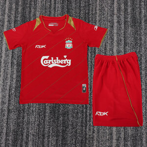 Dziecięcy zestaw piłkarski Liverpool FC home RETRO 05/06 Adidas (koszulka+spodenki) #8 Gerrard