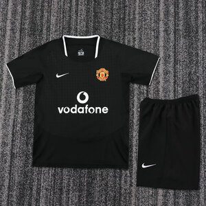 Dziecięcy zestaw piłkarski Manchester United away RETRO 03/04 Nike (koszulka+spodenki) #7 Ronaldo
