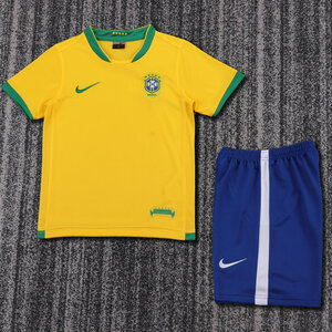 Dziecięcy zestaw piłkarski Brazylia home RETRO 2006 Nike (koszulka+spodenki) #9 Ronaldo