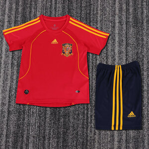 Dziecięcy zestaw piłkarski Hiszpania home RETRO 2008 Adidas (koszulka+spodenki) #8 Iniesta