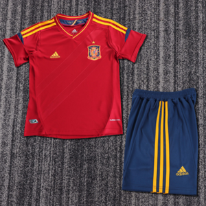 Dziecięcy zestaw piłkarski Hiszpania home RETRO 2012 Adidas (koszulka+spodenki) #8 Iniesta