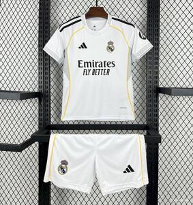 Dziecięcy zestaw piłkarski REAL MADRYT Home 25/26 ADIDAS (koszulka+spodenki) #8 Valverde