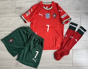 Dziecięcy zestaw piłkarski PORTUGALIA Home 24/25 Puma (koszulka, spodenki i getry) Ronaldo roz. 135-145cm