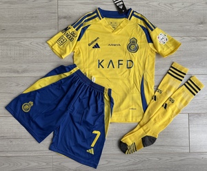 Dziecięcy zestaw piłkarski Al-Nassr home 25/26 Adidas (koszulka+spodenki+getry) #7 Ronaldo