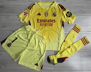 Dziecięcy zestaw bramkarski REAL MADRYT 25/26 Adidas (koszulka, spodenki i getry) Courtois, 125-155 cm