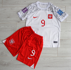 Dziecięcy zestaw piłkarski POLSKA NIKE Home World Cup 2022 #9 Lewandowski roz. 115-125cm
