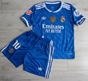 Dziecięcy zestaw piłkarski REAL MADRYT 3rd 25/26 Adidas (koszulka, spodenki) MBAPPE roz. 135-145cm