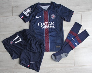 Dziecięcy zestaw piłkarski PSG Home 25/26 Nike (koszulka+spodenki+getry) #17 Vitinha
