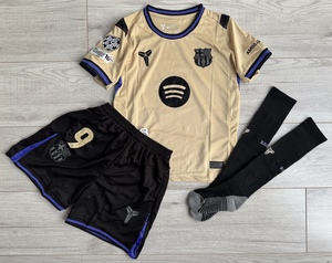Dziecięcy zestaw piłkarski FC BARCELONA Away 25/26 Nike x Kobe Bryant Nike (koszulka, spodenki i getry) Lewandowski roz. 155-165cm