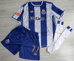 Dziecięcy zestaw piłkarski FC PORTO Home 25/26 New Balance (koszulka, spodenki i getry) Pietuszewski roz. 135-145cm