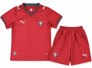 Dziecięcy zestaw piłkarski PORTUGALIA Home World Cup 2026 PUMA (koszulka+spodenki) #7 Ronaldo