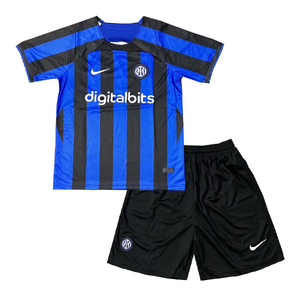 Dziecięcy zestaw piłkarski INTER MEDIOLAN home 22/23 NIKE (koszulka+spodenki)