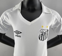 Dziecięcy zestaw piłkarski SANTOS home 22/23 Umbro (koszulka+spodenki)