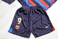 Dziecięcy zestaw piłkarski FC BARCELONA NIKE Home 22/23 (koszulka+spodenki+getry) #9 Lewandowski