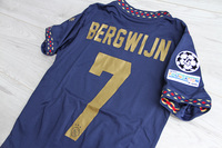 Dziecięcy zestaw piłkarski AJAX AMSTERDAM Away 22/23 ADIDAS (koszulka+spodenki+getry) #7 BERGWIJN