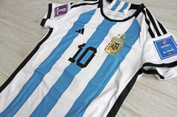 Dziecięcy zestaw piłkarski ARGENTYNA Home 2022/23 ADIDAS (koszulka+spodenki+getry) #10 MESSI