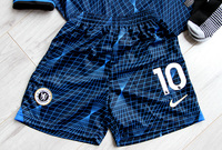 Dziecięcy zestaw piłkarski CHELSEA LONDYN away 23/24 NIKE (koszulka+spodenki+getry) #10 Mudryk