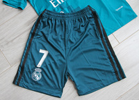 Dziecięcy zestaw piłkarski REAL MADRYT 3rd RETRO 17/18 ADIDAS (koszulka+spodenki) #7 Ronaldo