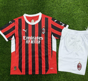 Dziecięcy zestaw piłkarski AC Milan home 24/25 Puma (koszulka+spodenki)