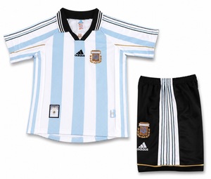Dziecięcy zestaw piłkarski Argentyna home RETRO 1998 Adidas (koszulka+spodenki)