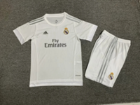 Dziecięcy zestaw piłkarski Real Madryt home RETRO 15/16 Adidas (koszulka+spodenki) #7 Ronaldo