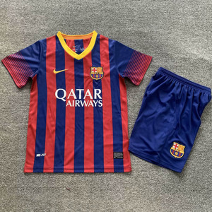 Dziecięcy zestaw piłkarski FC Barcelona home RETRO 13/14 Nike (koszulka+spodenki) #10 Messi