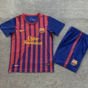 Dziecięcy zestaw piłkarski FC Barcelona home RETRO 11/12 Nike (koszulka+spodenki) #10 Messi