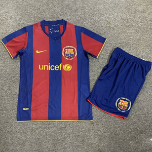 Dziecięcy zestaw piłkarski FC Barcelona home RETRO 07/08 Nike (koszulka+spodenki) #10 Ronaldinho