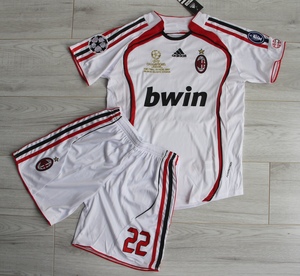 Dziecięcy zestaw piłkarski AC Milan away RETRO 06/07 FINAL 2007 Adidas (koszulka+spodenki) #22 Kaka