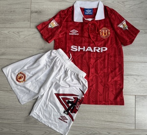 Dziecięcy zestaw piłkarski Manchester United home RETRO 92-94 UMBRO (koszulka+spodenki) #7 Cantona