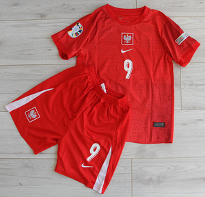 Dziecięcy zestaw piłkarski POLSKA NIKE Away EURO 2024 (koszulka i spodenki) #9 Lewandowski